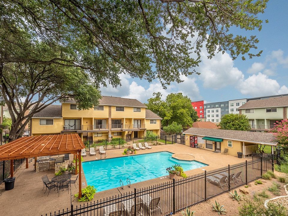 The Bruin Resort Style Pool