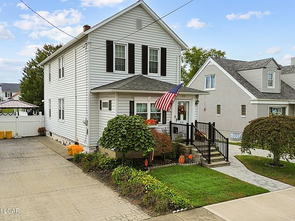 4th image of 253 Sullivan St