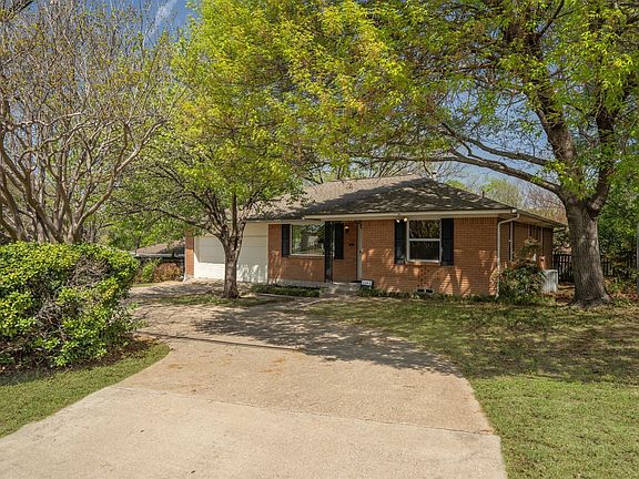 3rd image of 2461 Highland Rd