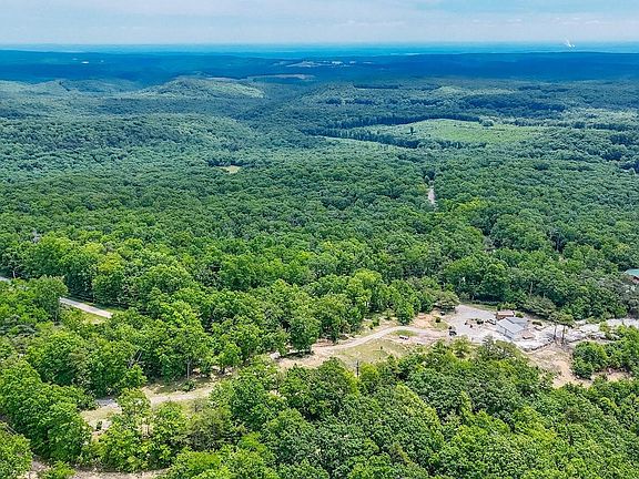 3rd image of 1407 Holloway Ridge Rd