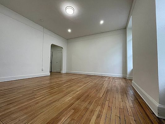 5th image of 258 W 22nd St #3H