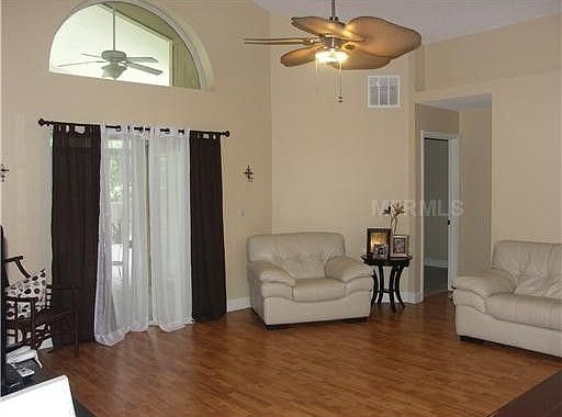 4th image of 1801 Grasmere Dr