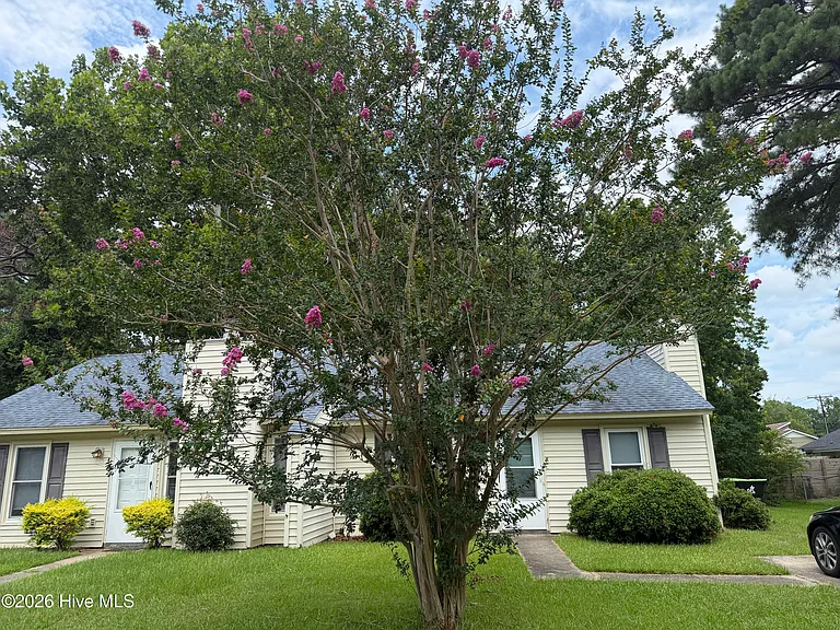 135 Twin Wood Dr — Photo 1
