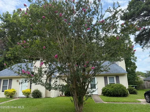 135 Twin Wood Dr, Havelock, NC 28532