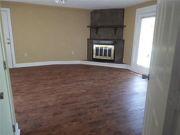 4th image of 204 Greenville Ave