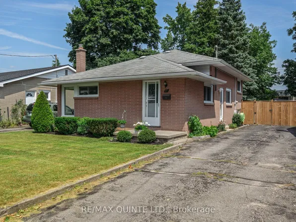 15 Linton Park Rd, Belleville, ON K8N 4K7