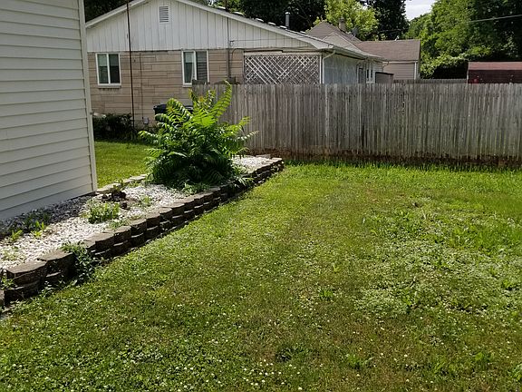 4th image of 3200 W Holly St
