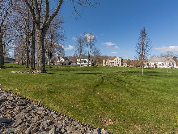 3rd image of 38 Oneida View Dr