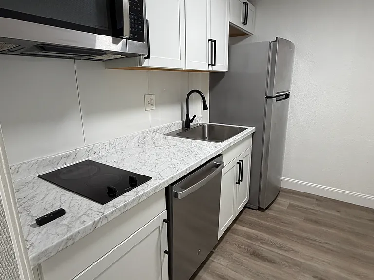 Kitchen; full fridge and freezer, microwave, dishwasher and burner-top.