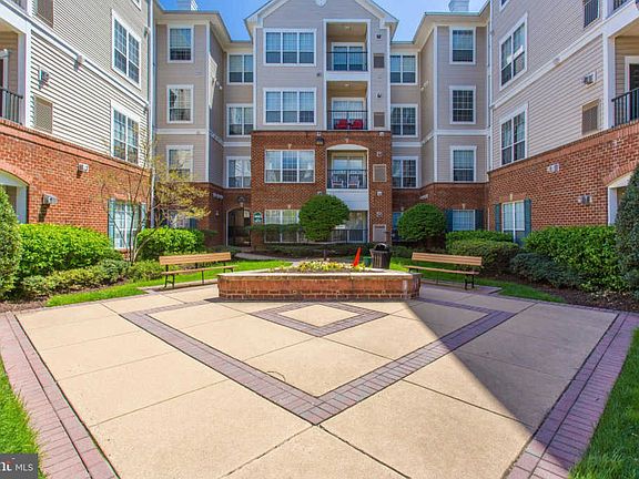 3rd image of 4862 Eisenhower Ave Unit 361