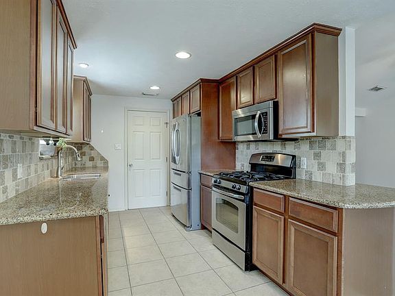 5th image of 5827 Farwell Dr