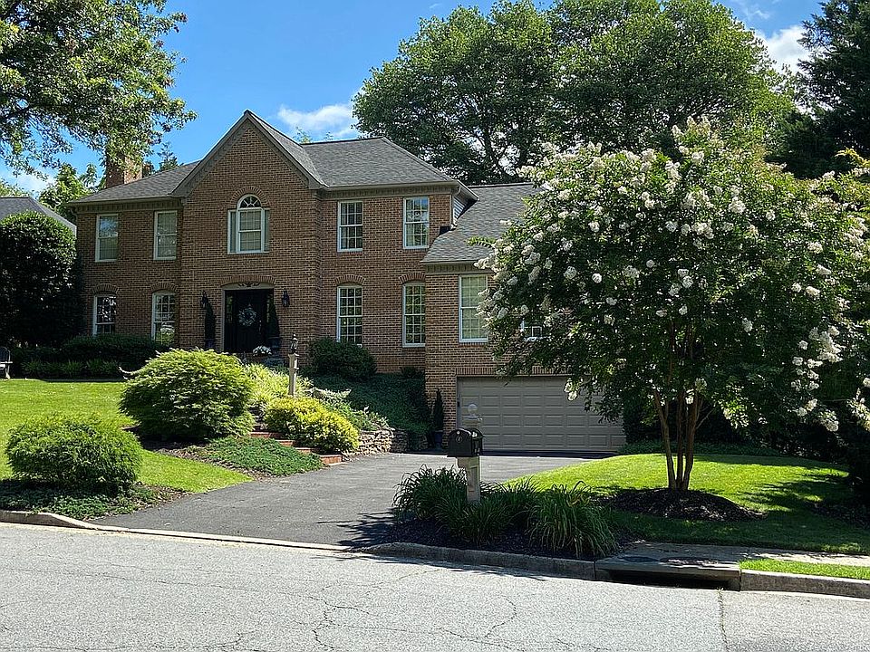 2nd image of 1617 Carlin Ln