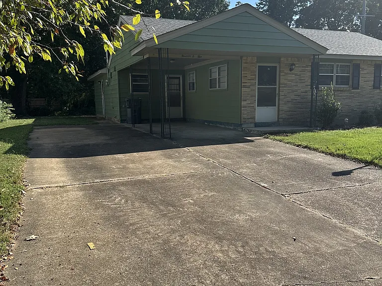 1905 Rosemond Ave — Photo 3