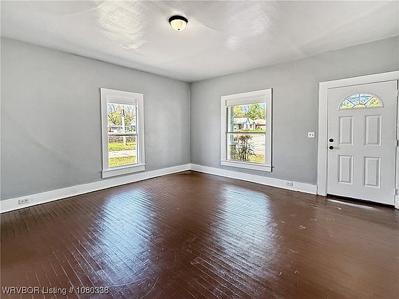 3rd image of 1602 Poplar St
