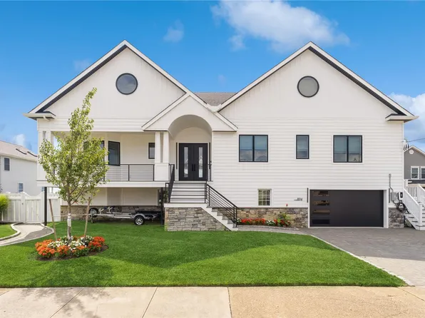 894 S Long Beach Avenue, Freeport, NY 11520