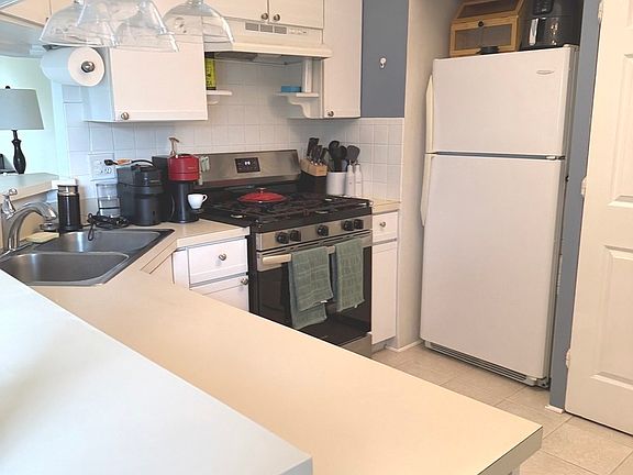 5th image of 385 Sandhurst Cir APT 3