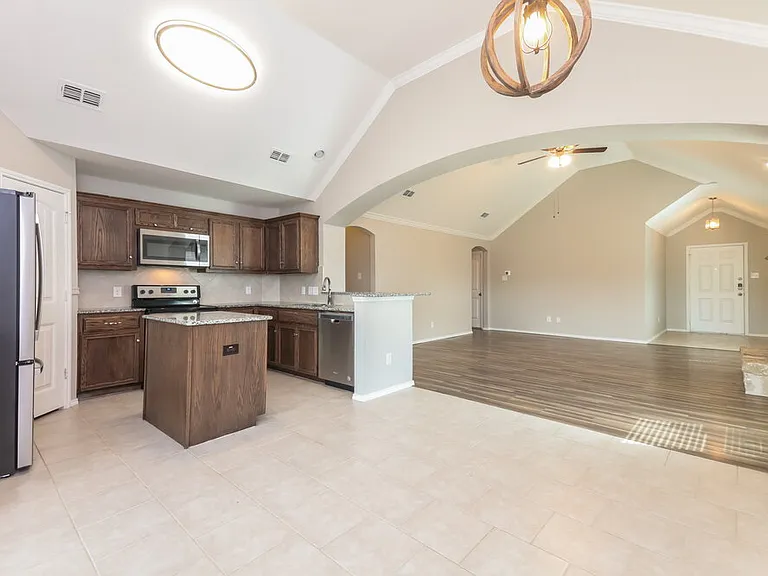 1617 Meadowlark Ln — Photo 6