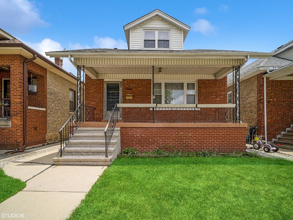 1st image of 5943 W Waveland Ave