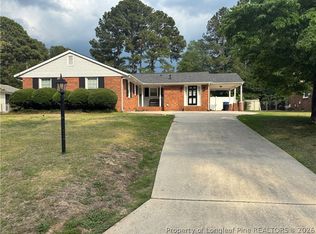 525 Waterbury Dr, Fayetteville, NC 28311