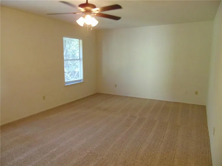 9213 Independence Loop — Photo 16