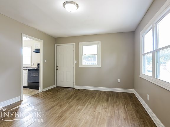 5th image of 2365 N Moreland Ave