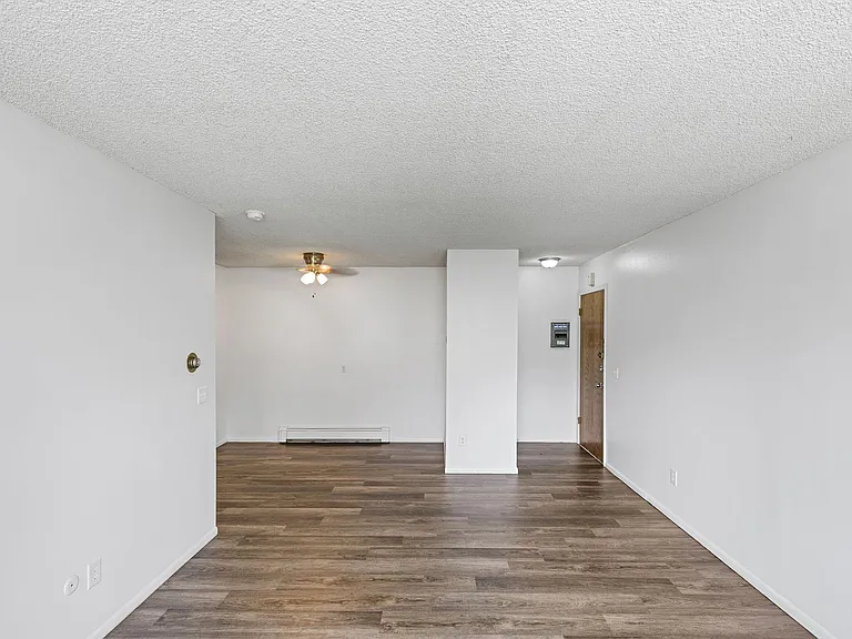 210 S Monroe St — Photo 10
