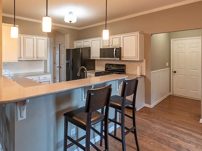 517 Caselton Ct — Photo 3