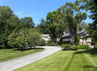 16 Hilltop Rd, Norwalk, CT 06854