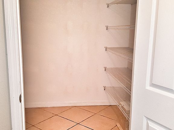 Walk-in Pantry