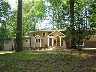 5th image of 135 Oakwood Dr