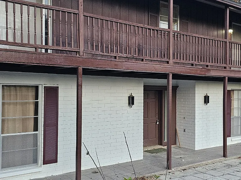 NW 4th Pl — Photo 6