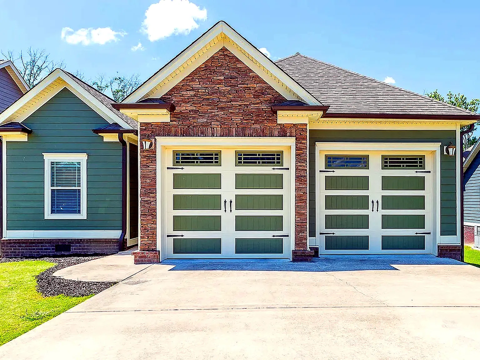 3 bed, 1550 sqft, $2,100 — Photo 1