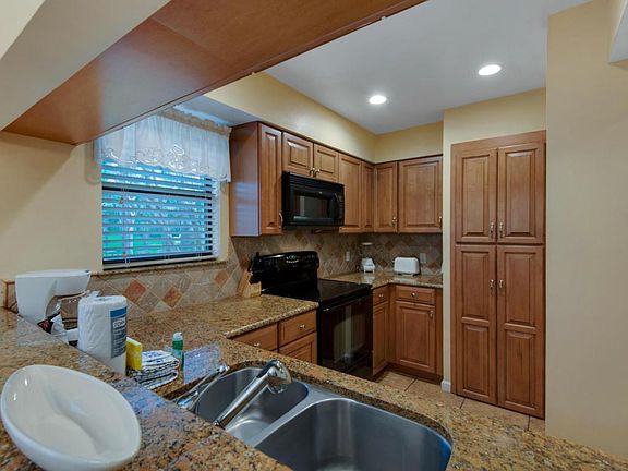 4th image of 28 Forest Hills Ln #28D