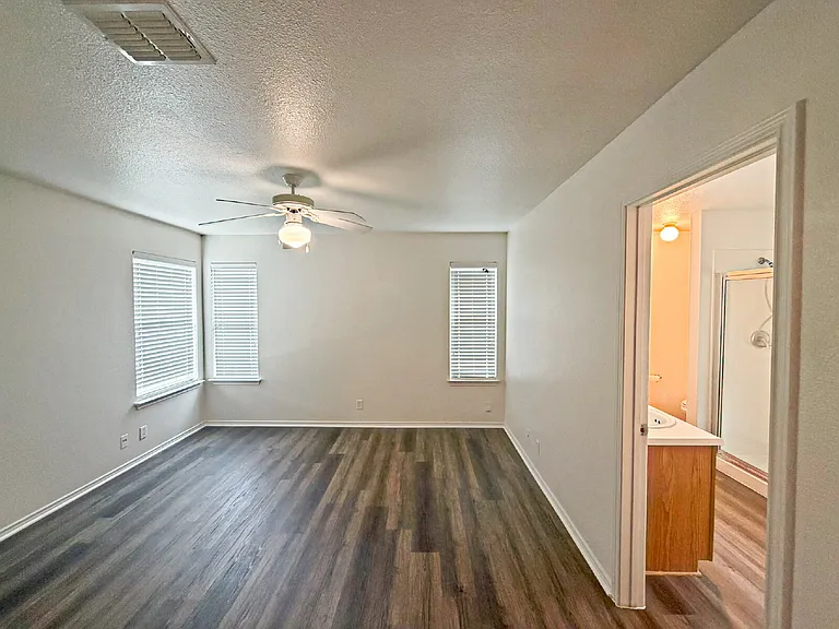 3949 Wensledale Dr — Photo 18