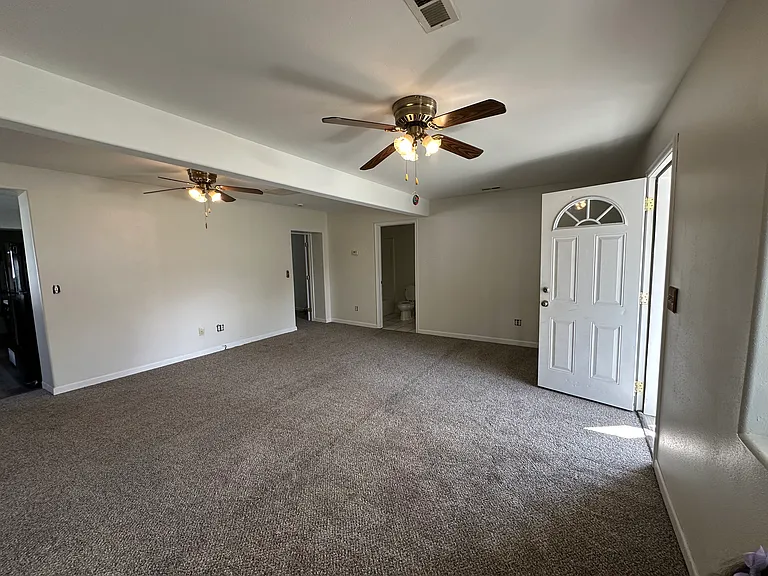 2739 Bleeker St — Photo 1