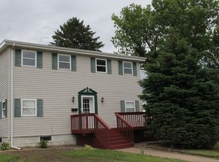 2906 Argyle St, Dubuque, IA 52001