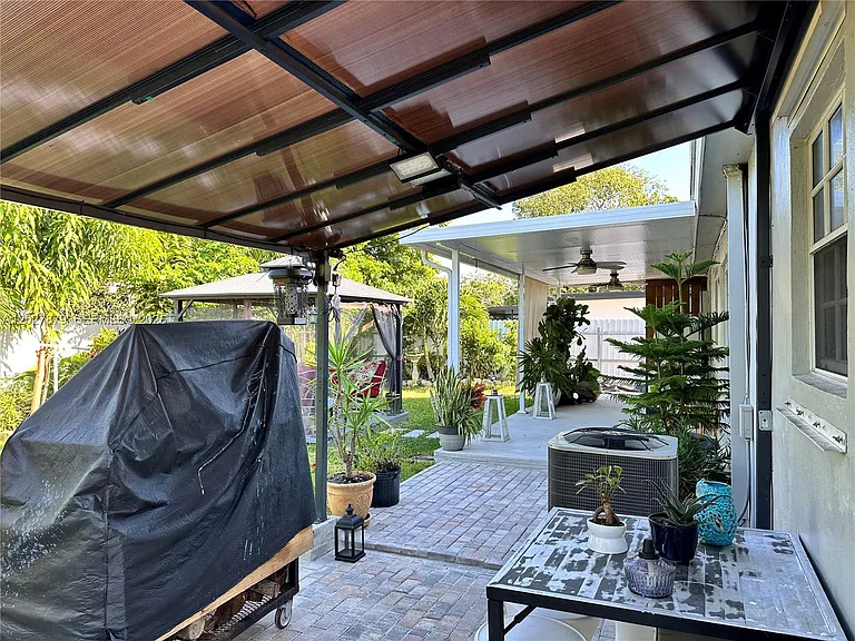3240 SW 66th Ter — Photo 22