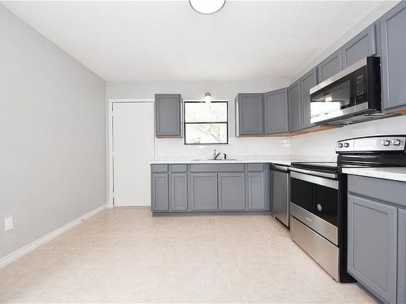 4th image of 305 Horseshoe Dr