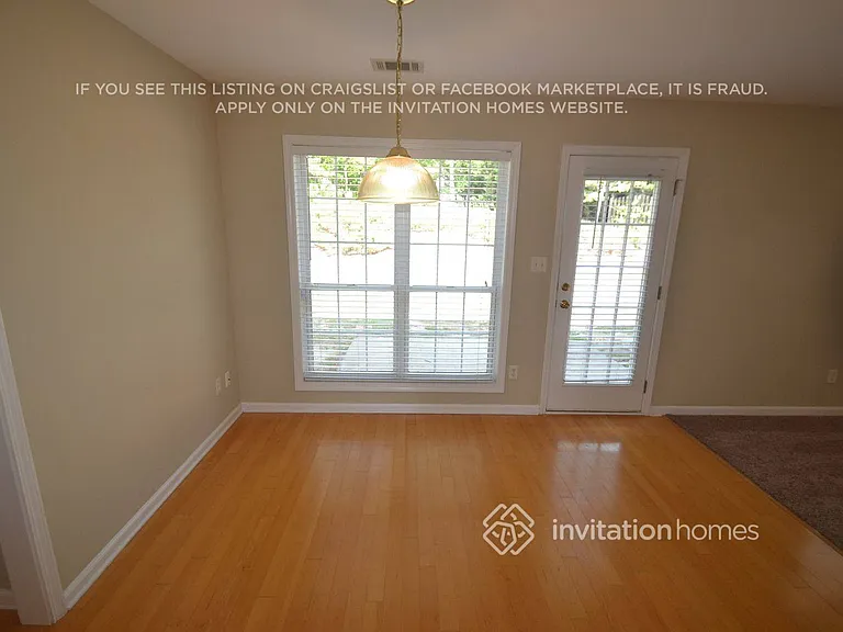 935 Oak Bluff Ct — Photo 5