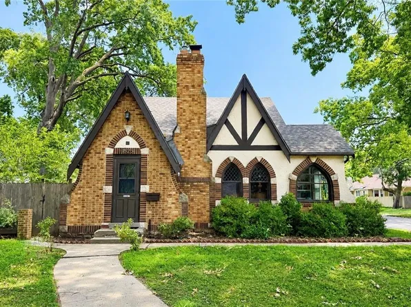 1525 Columbia Ave, Leavenworth, KS 66048