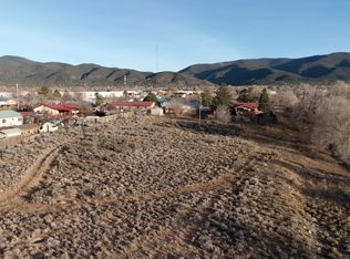 809 Salazar Rd, Taos, NM 87571