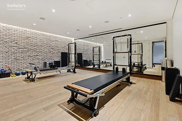 Rented by Sotheby's International Realty | media 22