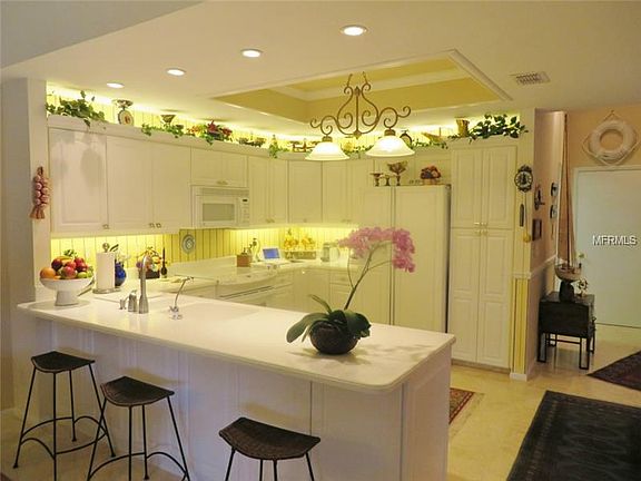 3rd image of 3236 Glenridge Ct