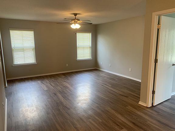 3rd image of 3305 SW Deerfield Blvd APT 1