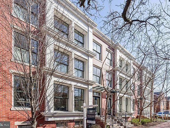 2nd image of 321 N Columbus St
