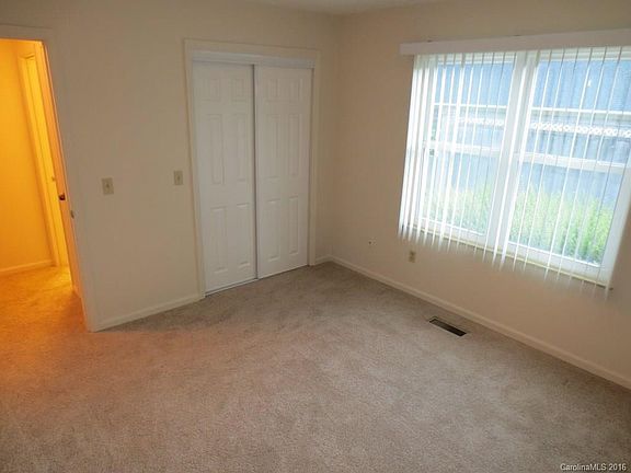 4th image of 35 Capri Ln APT 11-C