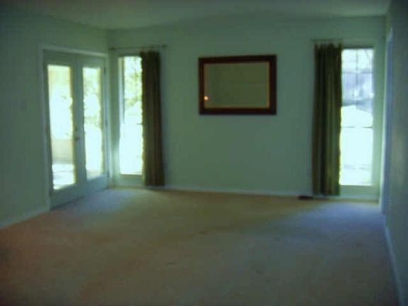 5th image of 2211 Wilson Dr
