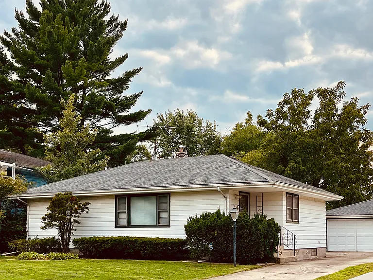 8406 Parrish Ave — Photo 1