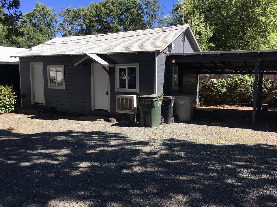 1st image of 2435 Lakeshore Blvd #2