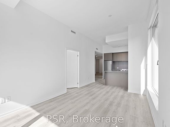 4th image of 101 Roehampton Ave #408